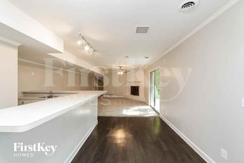 4609 Oakcliffe Rd - Photo 6 of 15