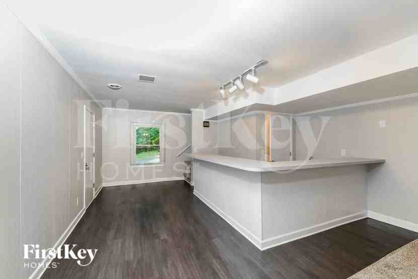 4609 Oakcliffe Rd - Photo 7 of 15