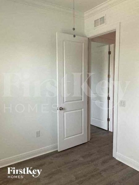 3910 Ne 19th Pl - Photo 5 of 12