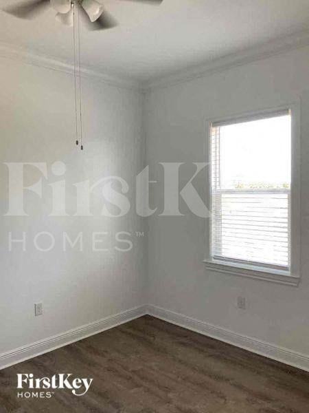 3910 Ne 19th Pl - Photo 7 of 12