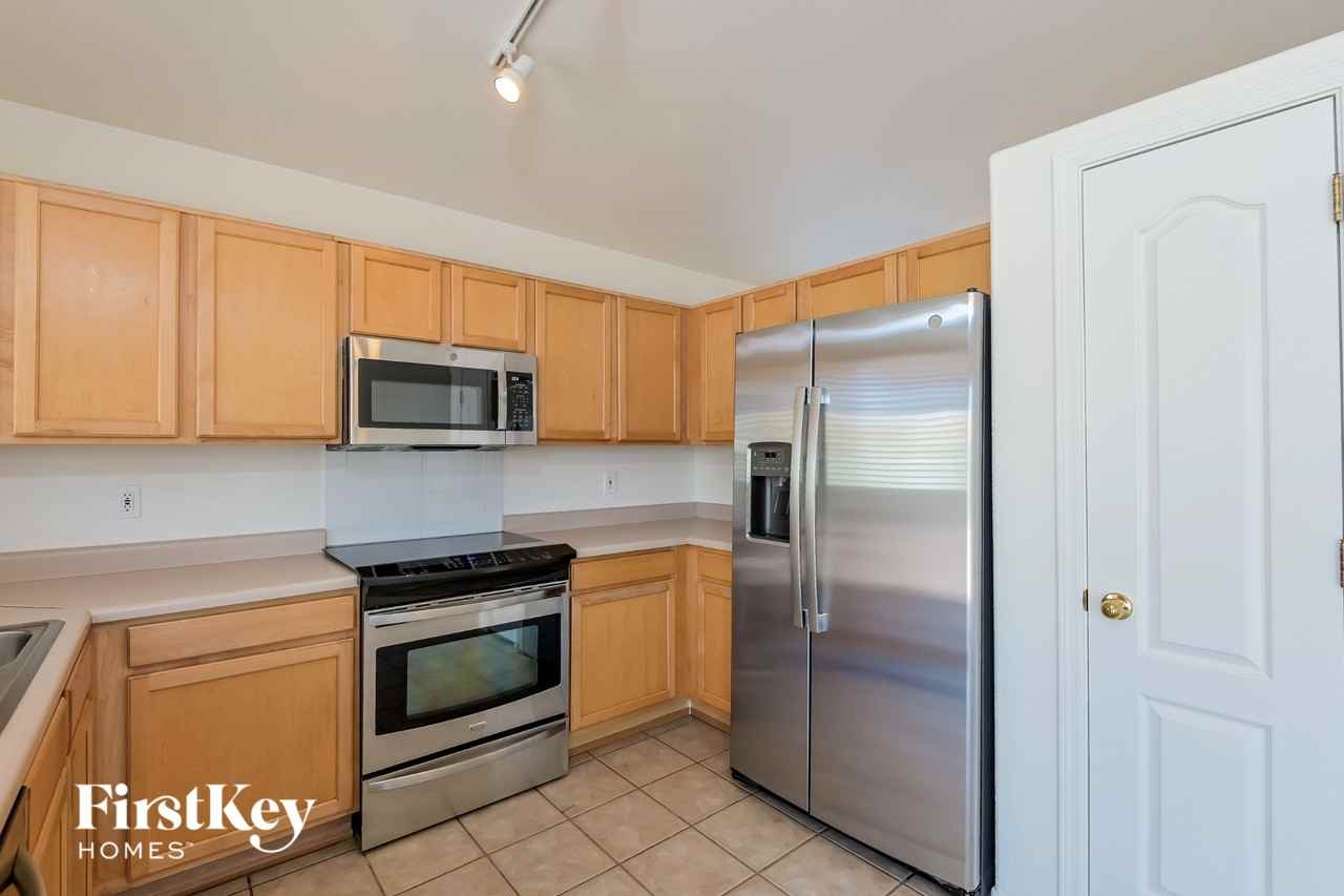 3114 S Vaughn Dr - Photo 5 of 15