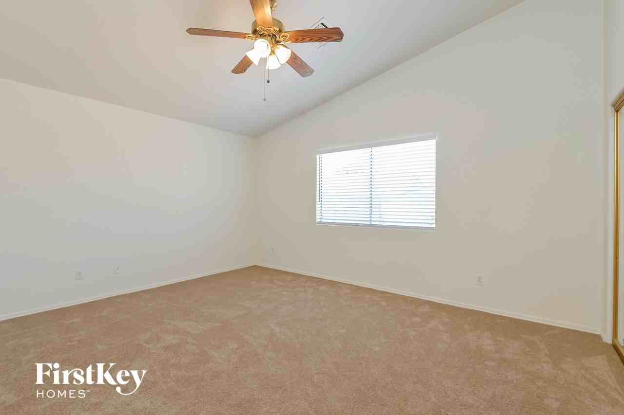 3114 S Vaughn Dr - Photo 6 of 15