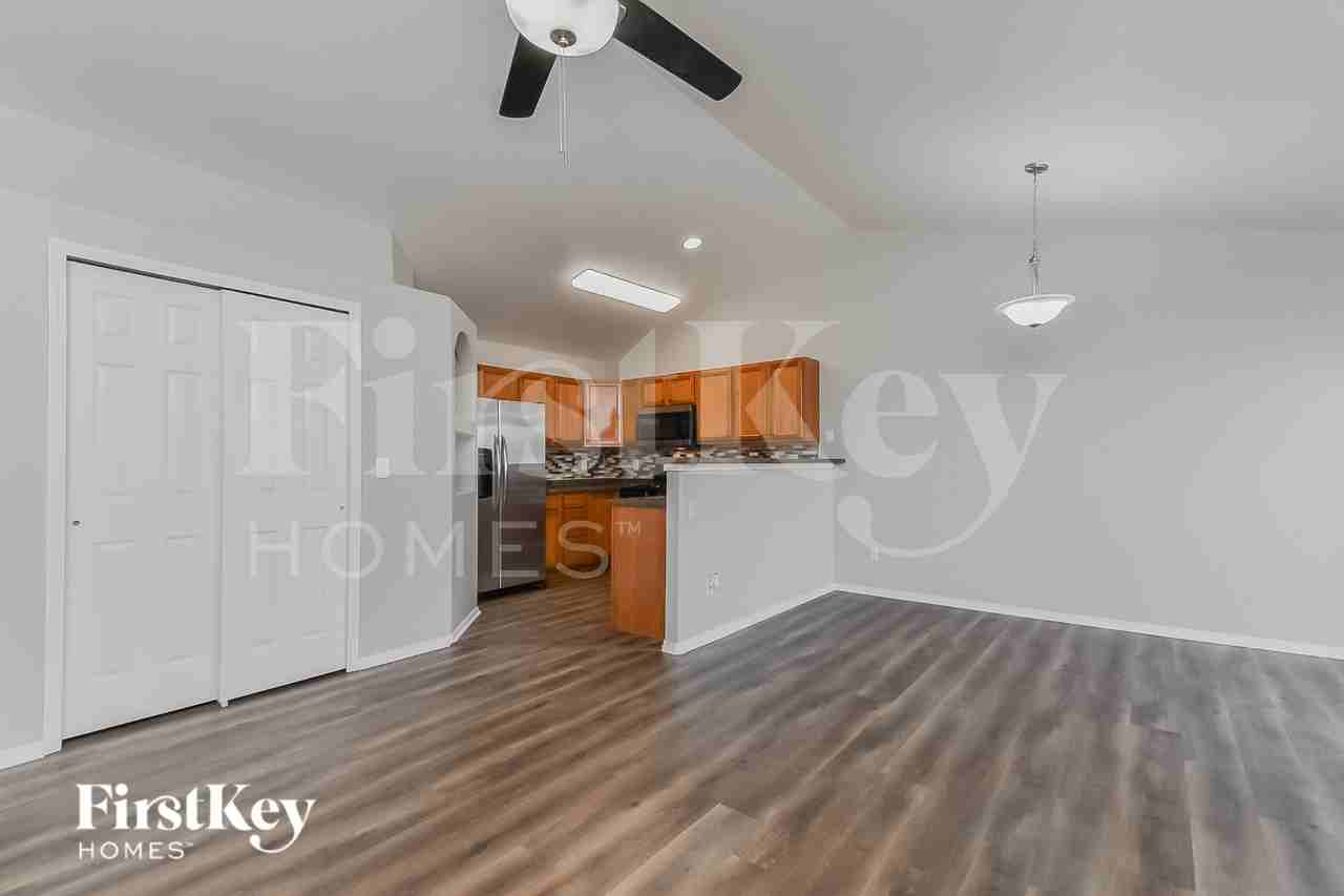 2766 Park Crest Ct - Photo 5 of 18