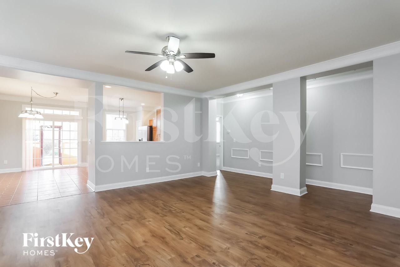 182 Norwich Dr - Photo 3 of 18