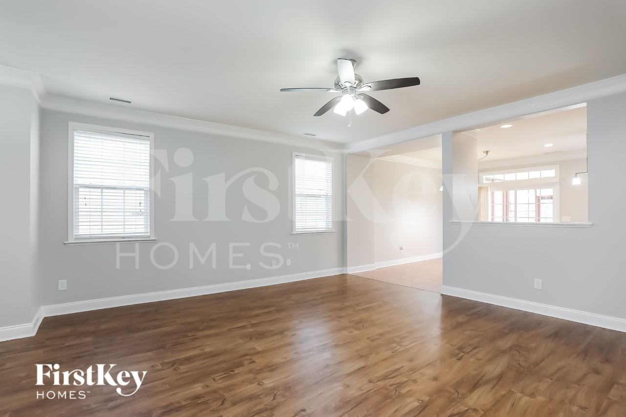 182 Norwich Dr - Photo 5 of 18