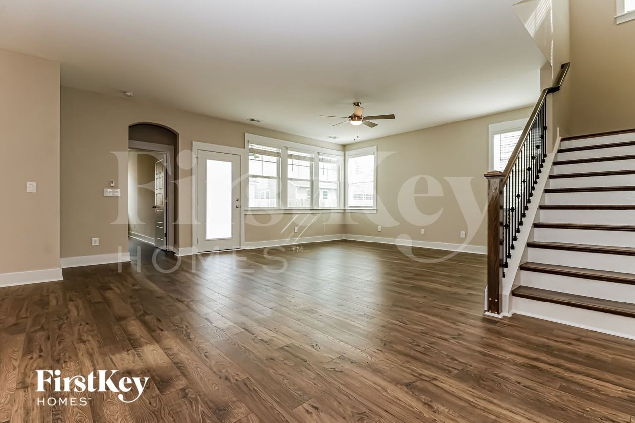 301 Citation Way - Photo 2 of 15