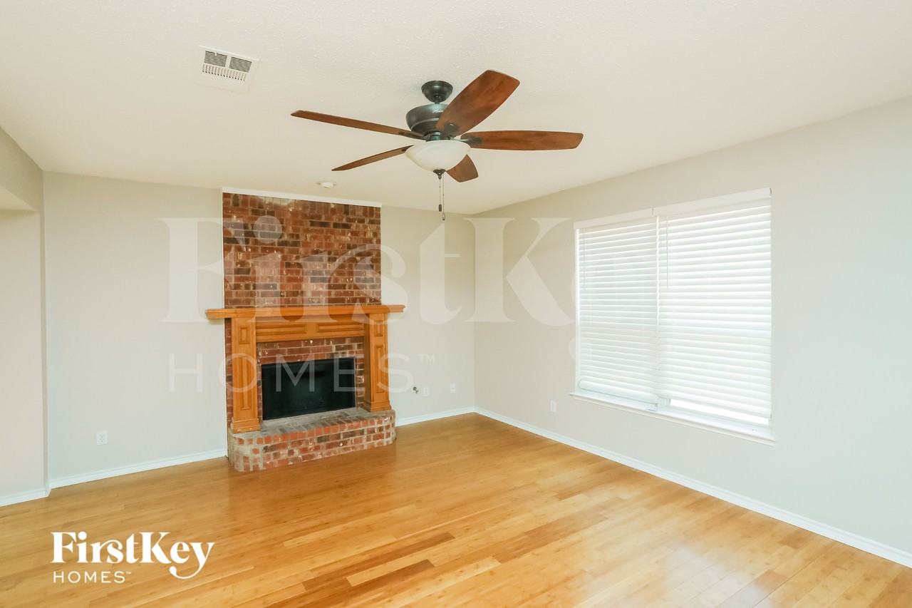 2137 San Simeon Dr - Photo 2 of 15