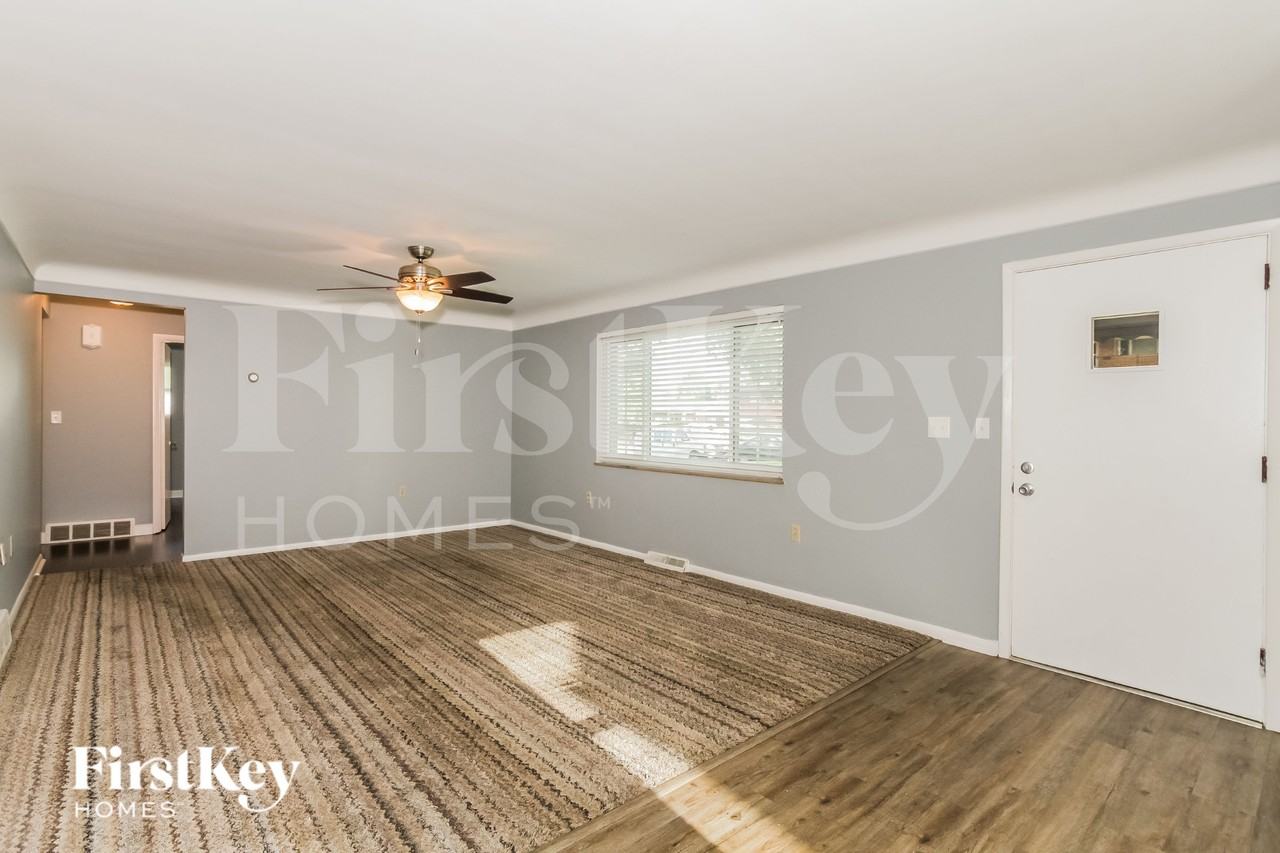 280 Genoma Dr - Photo 4 of 16
