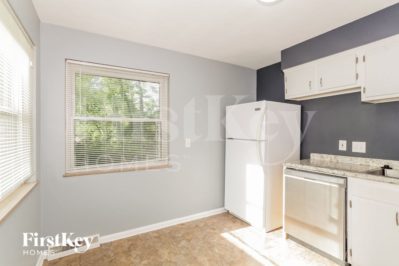 280 Genoma Dr - Photo 5 of 16