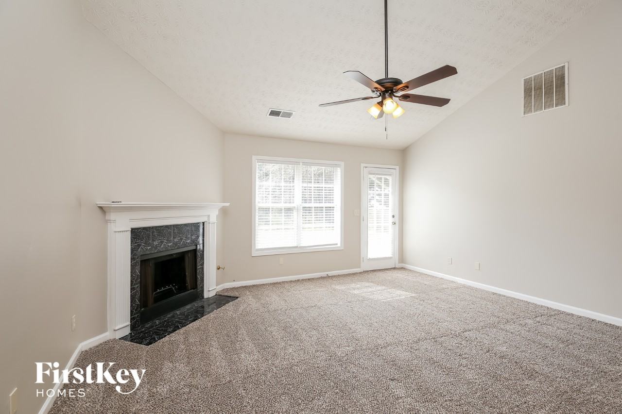 445 Windsor Brook Ln - Photo 4 of 15