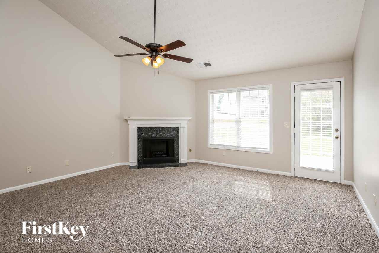 445 Windsor Brook Ln - Photo 5 of 15