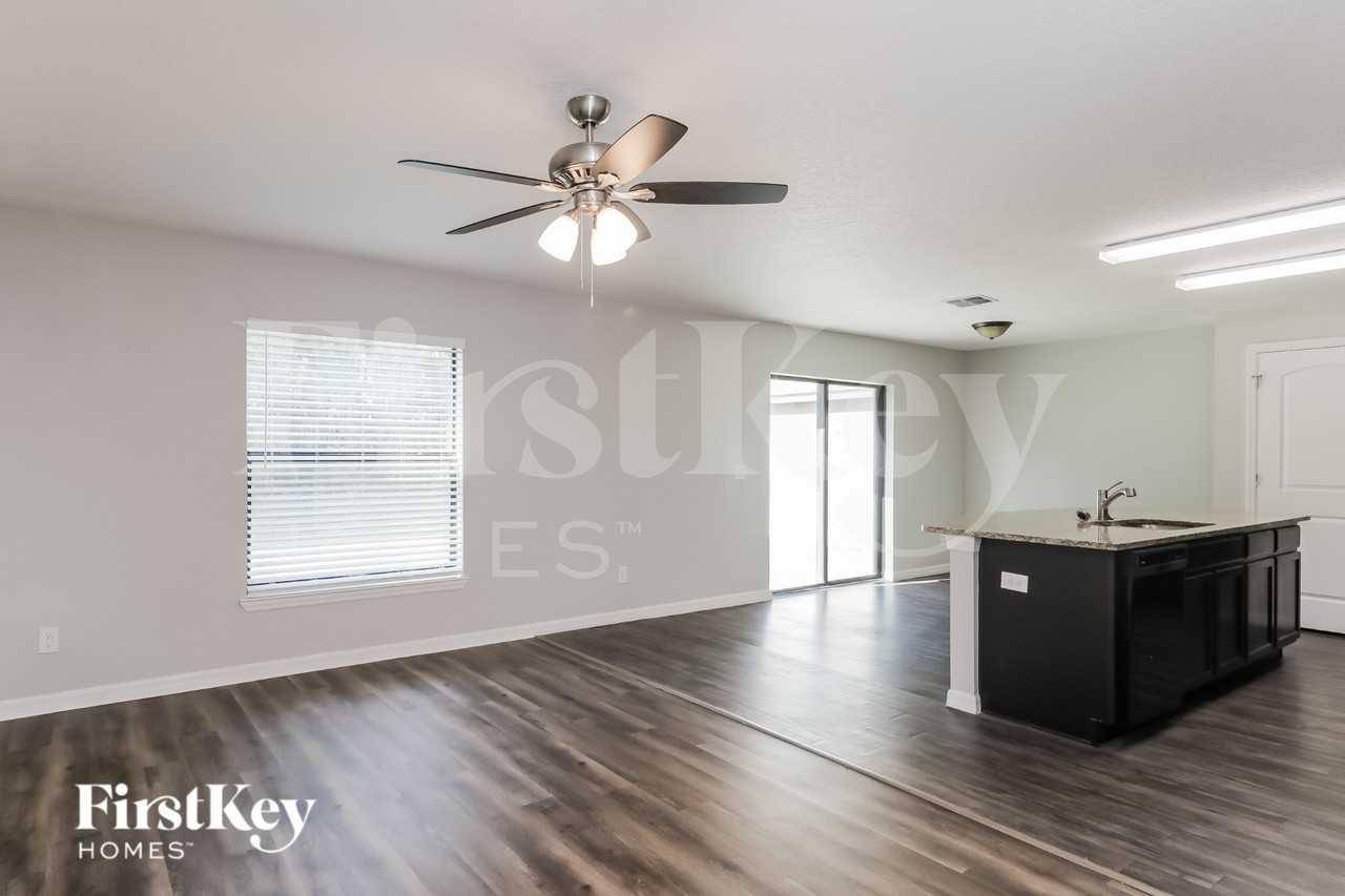 6218 Manitoba Dr - Photo 3 of 19