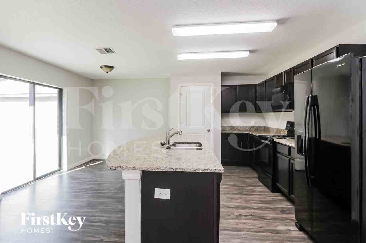 6218 Manitoba Dr - Photo 7 of 19