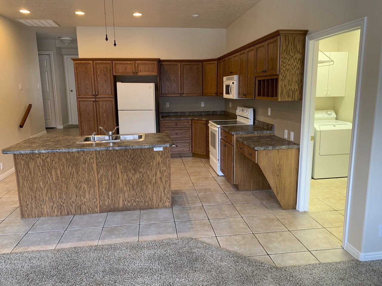 8175 S Old Coventry Cir - Photo 2 of 29