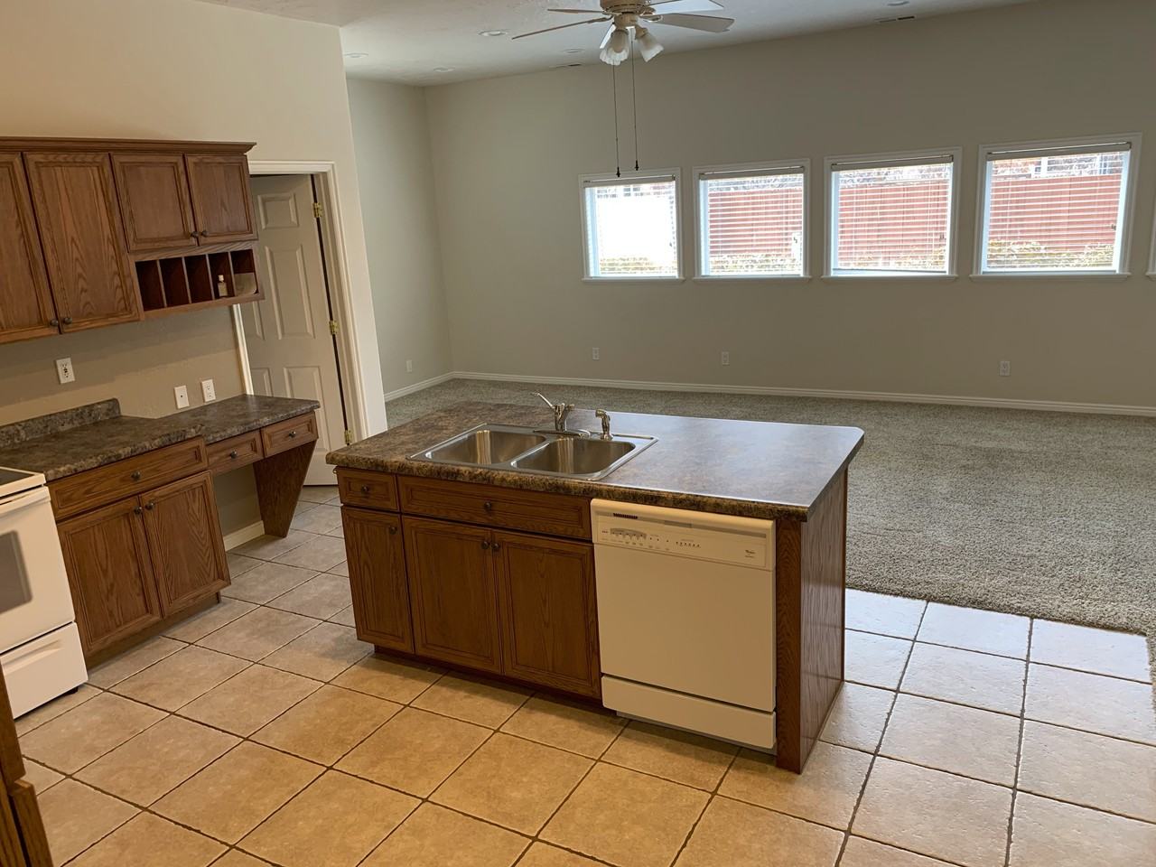 8175 S Old Coventry Cir - Photo 3 of 29