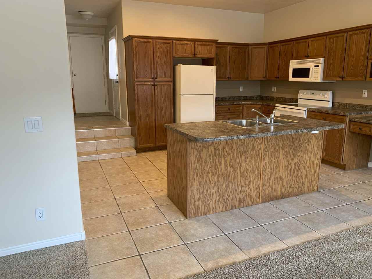 8175 S Old Coventry Cir - Photo 4 of 29