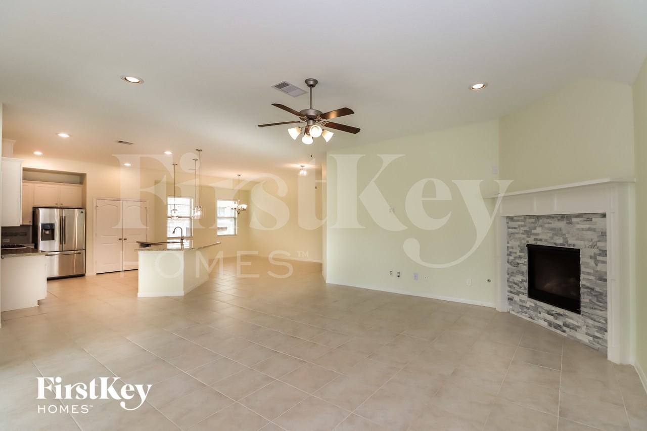 23810 Via Viale Dr - Photo 4 of 16