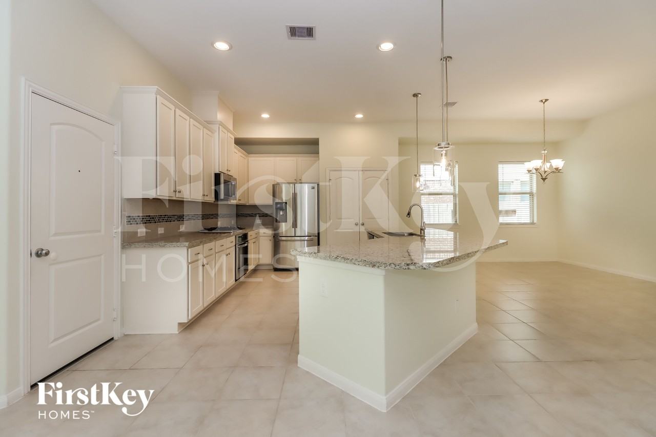23810 Via Viale Dr - Photo 5 of 16