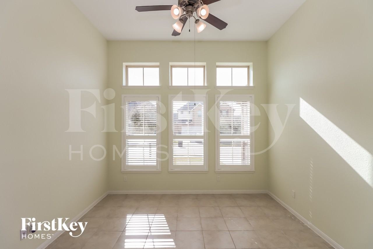 23810 Via Viale Dr - Photo 7 of 16