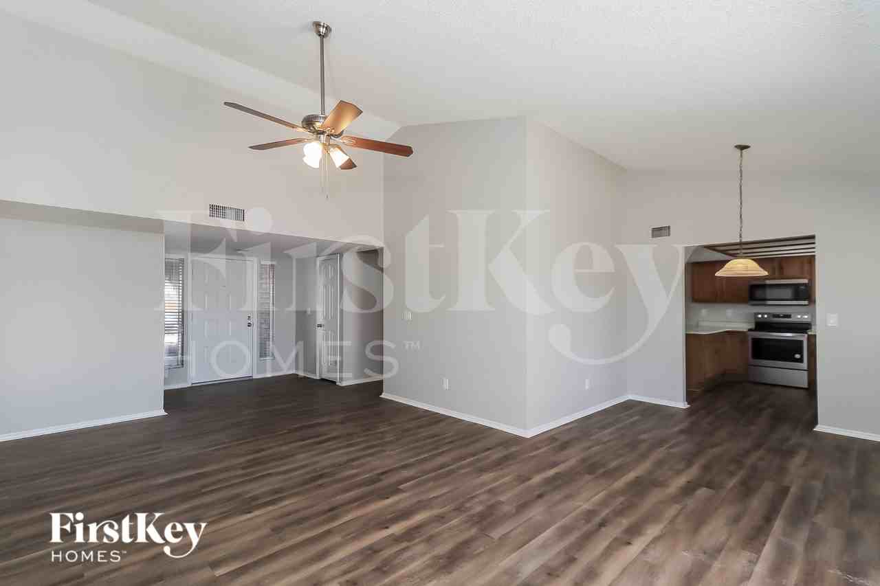 8603 W Diana Ave - Photo 5 of 18