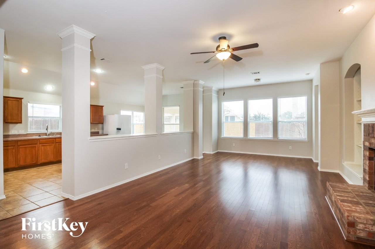 424 Stampede Ct - Photo 3 of 15