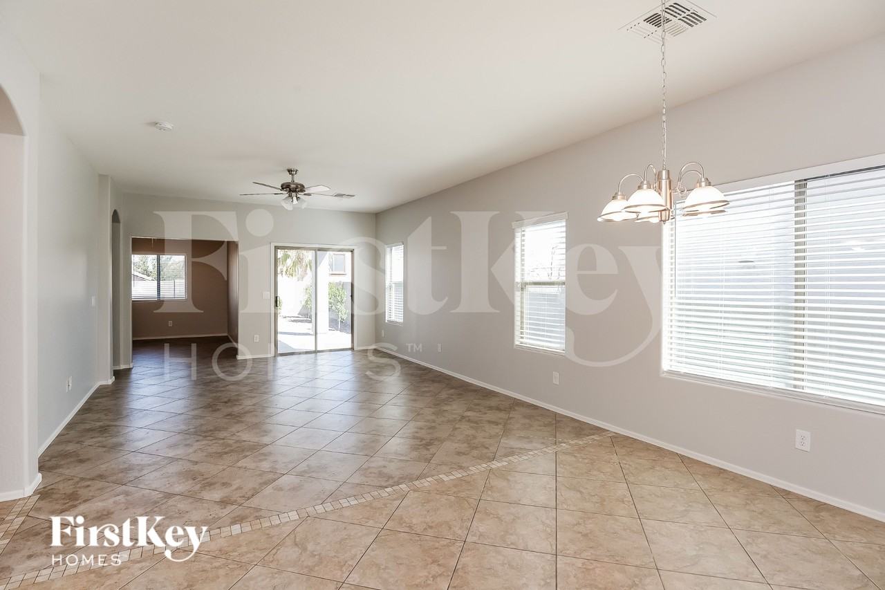 1210 W Vineyard Plains Dr - Photo 3 of 15