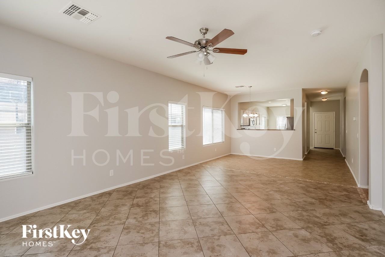 1210 W Vineyard Plains Dr - Photo 4 of 15