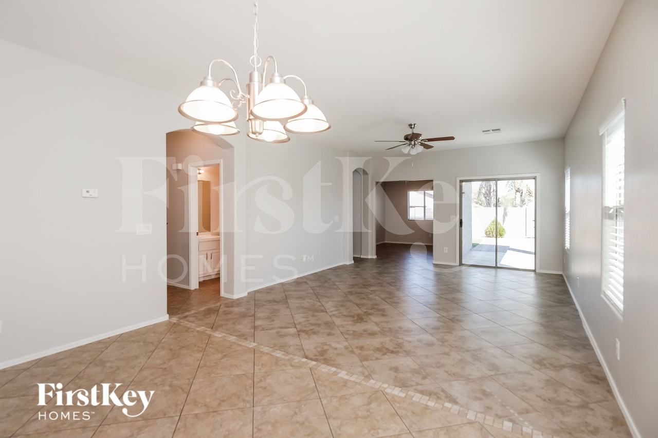 1210 W Vineyard Plains Dr - Photo 5 of 15