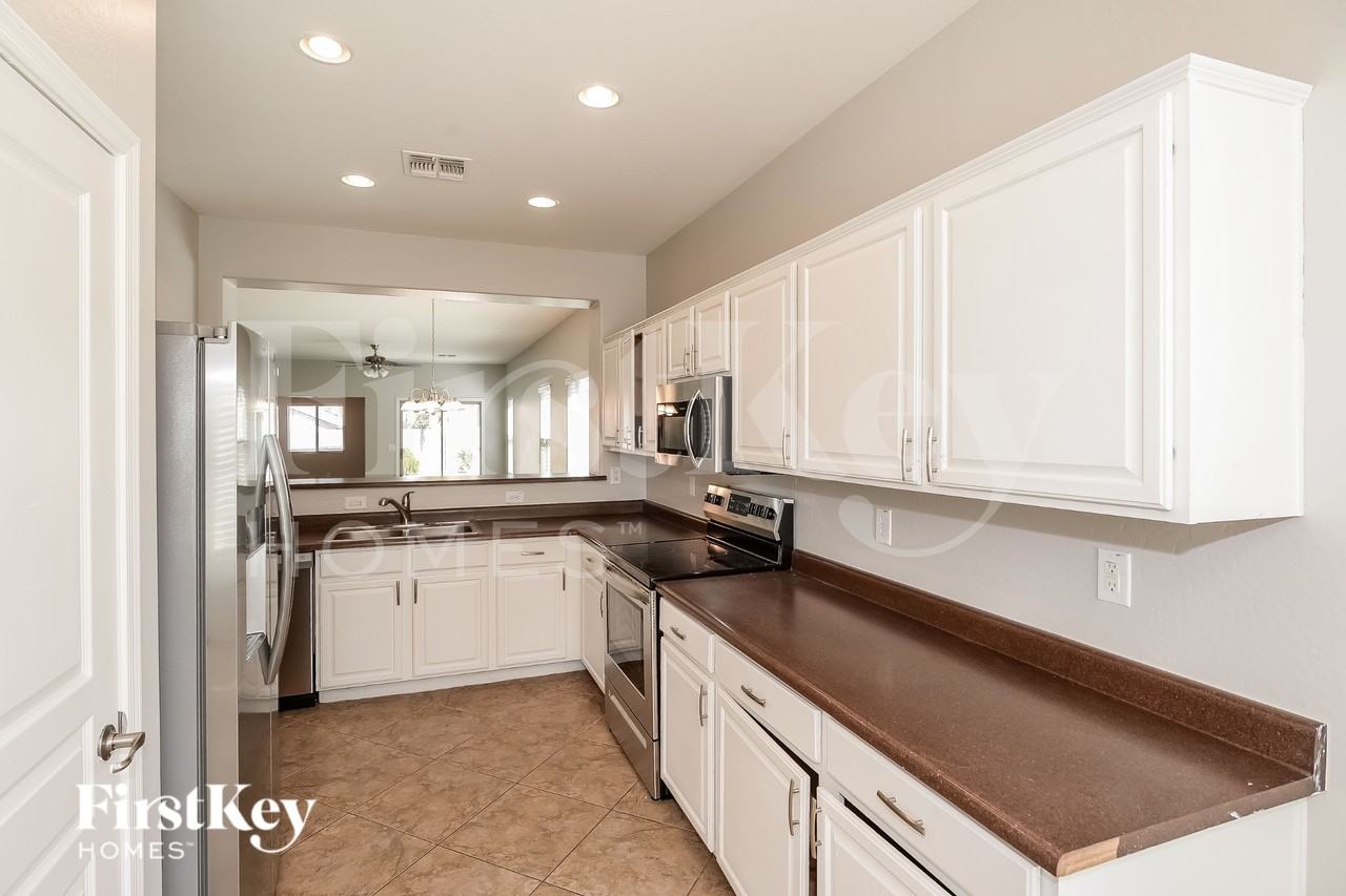 1210 W Vineyard Plains Dr - Photo 6 of 15