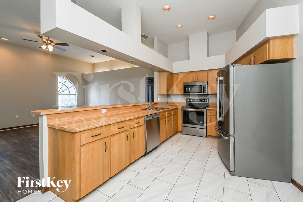 5349 Montserrat Dr - Photo 5 of 19