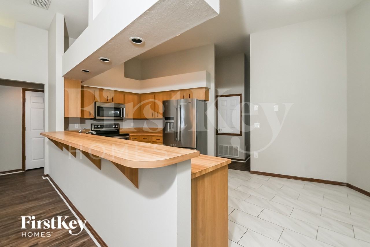 5349 Montserrat Dr - Photo 6 of 19