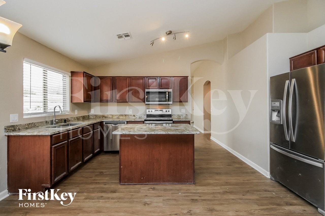 1610 E Desert Ln - Photo 5 of 15