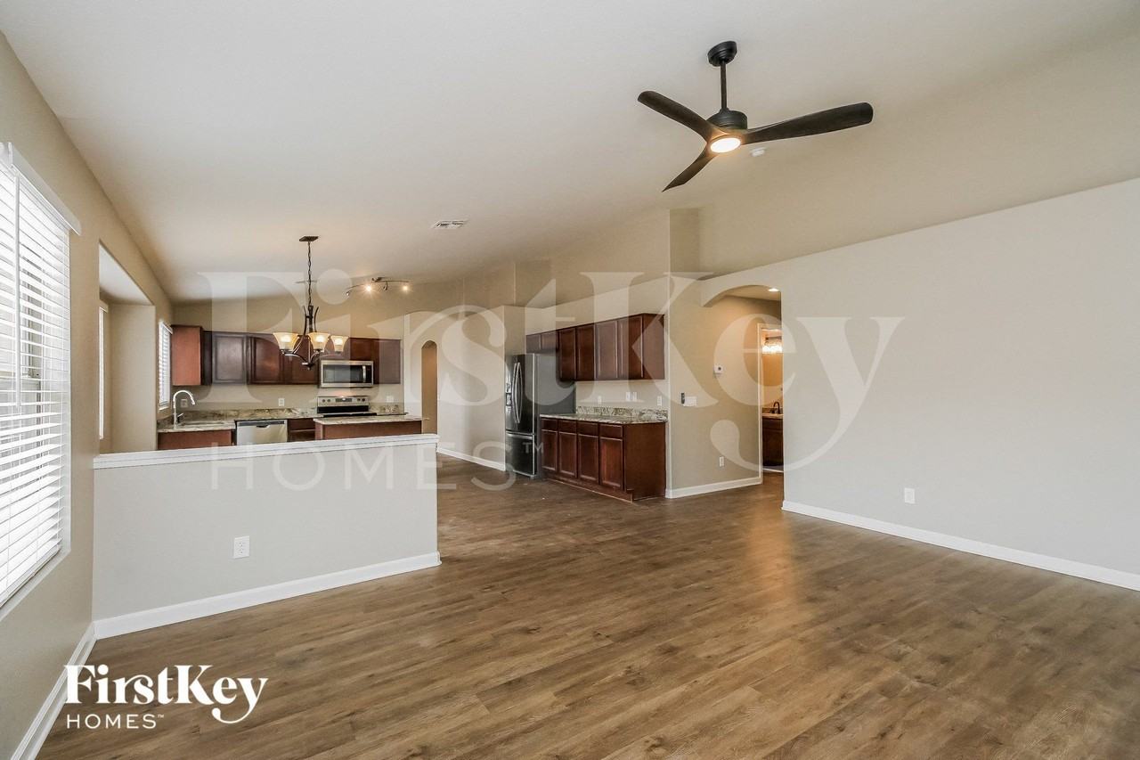 1610 E Desert Ln - Photo 7 of 15
