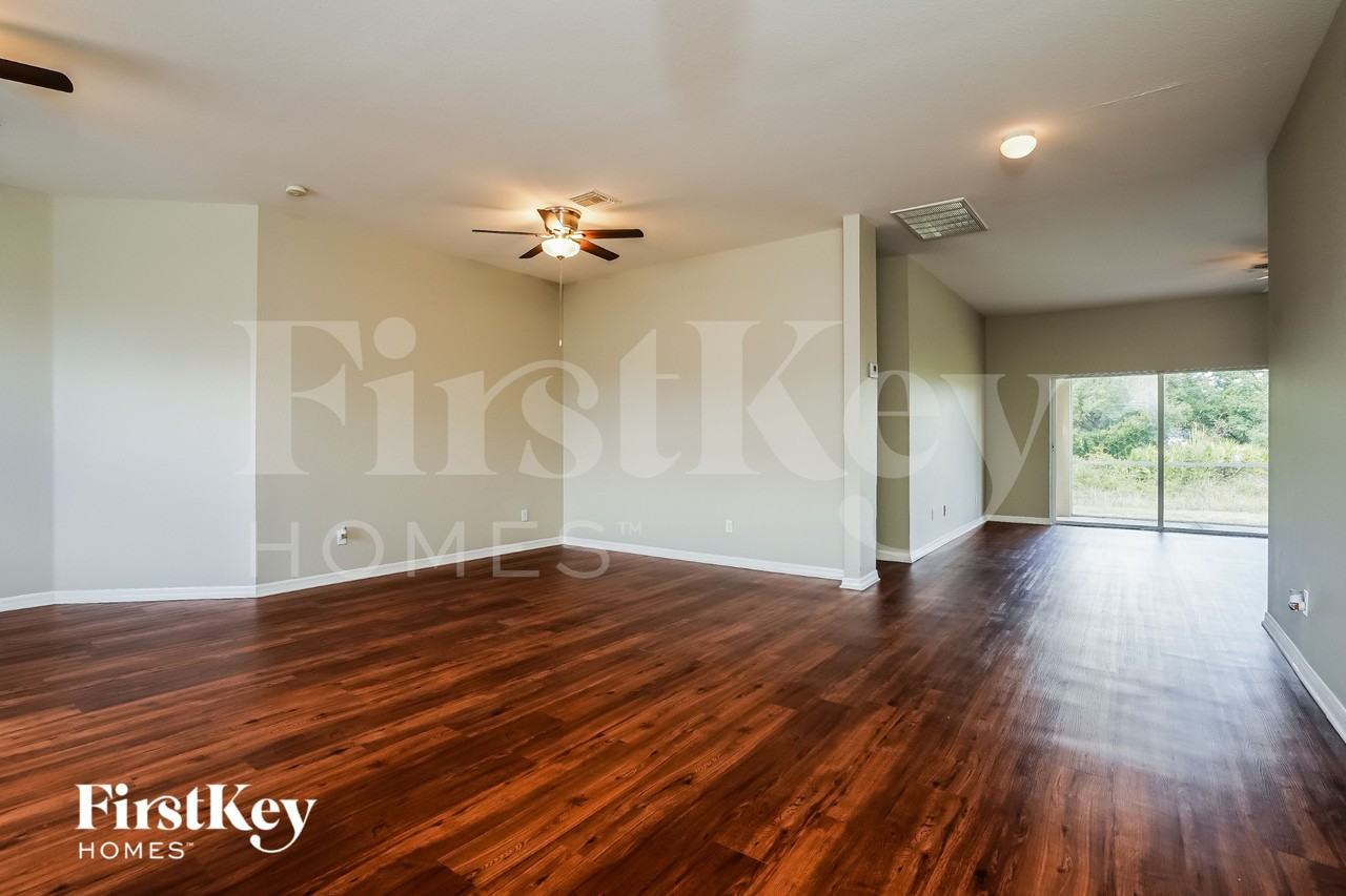 3002 45th St Sw - Photo 2 of 15