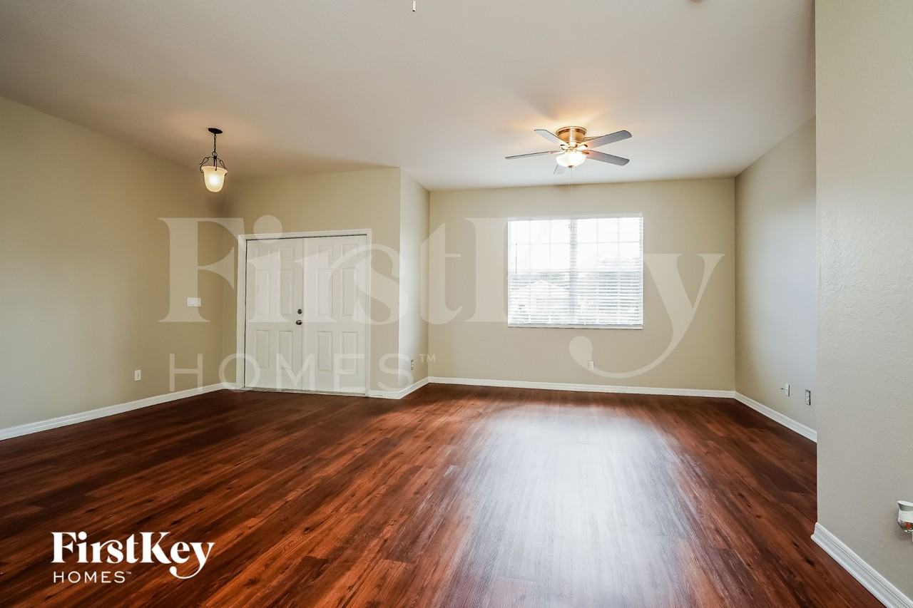 3002 45th St Sw - Photo 3 of 15