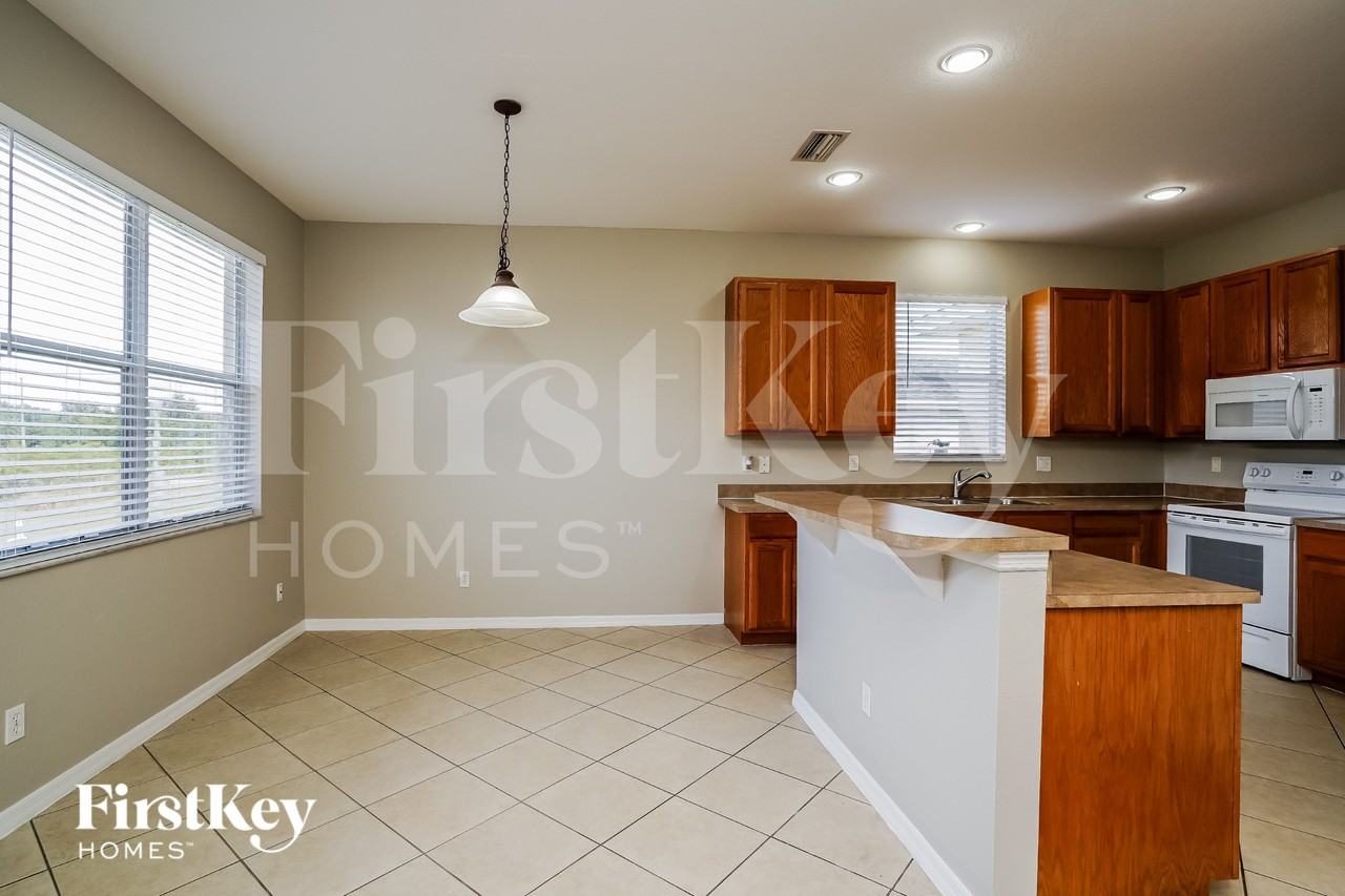 3002 45th St Sw - Photo 5 of 15