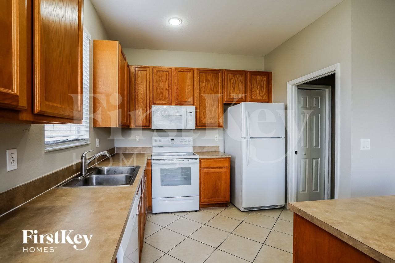 3002 45th St Sw - Photo 6 of 15