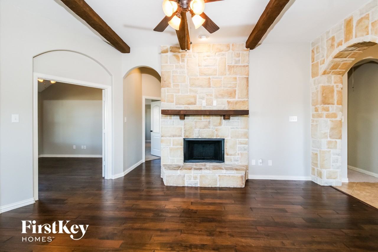 206 Lavaca Dr - Photo 3 of 15