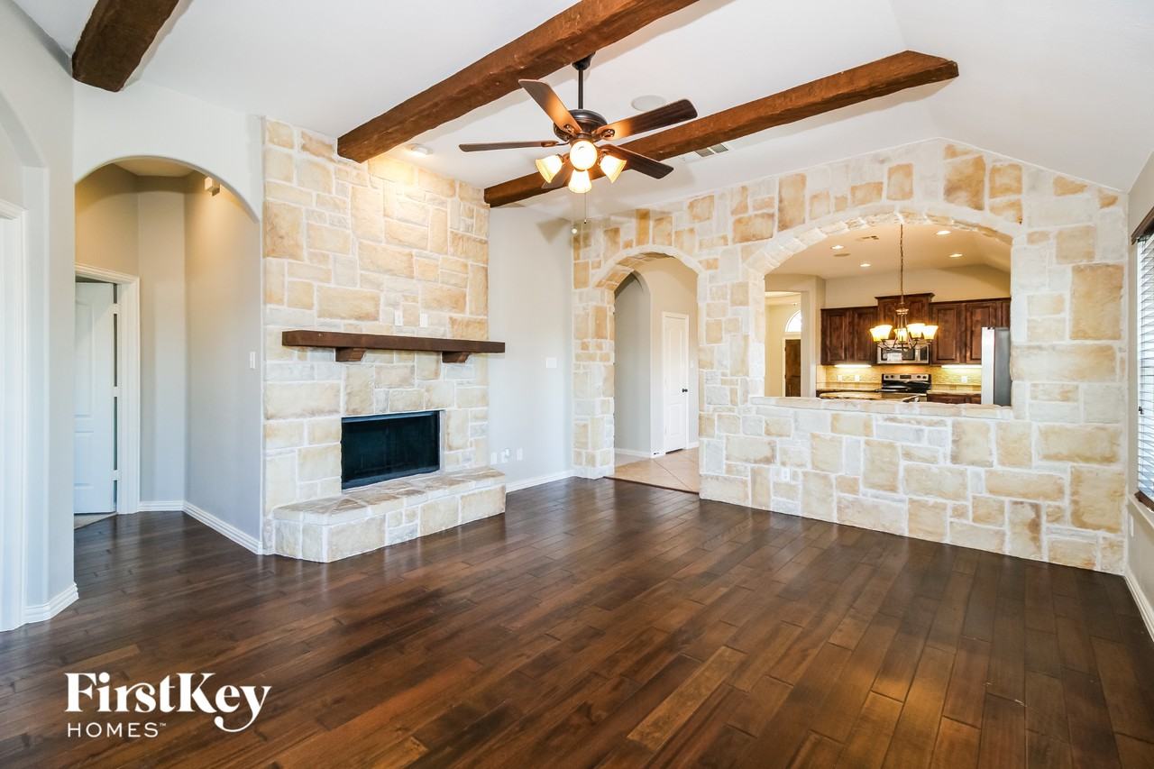 206 Lavaca Dr - Photo 4 of 15