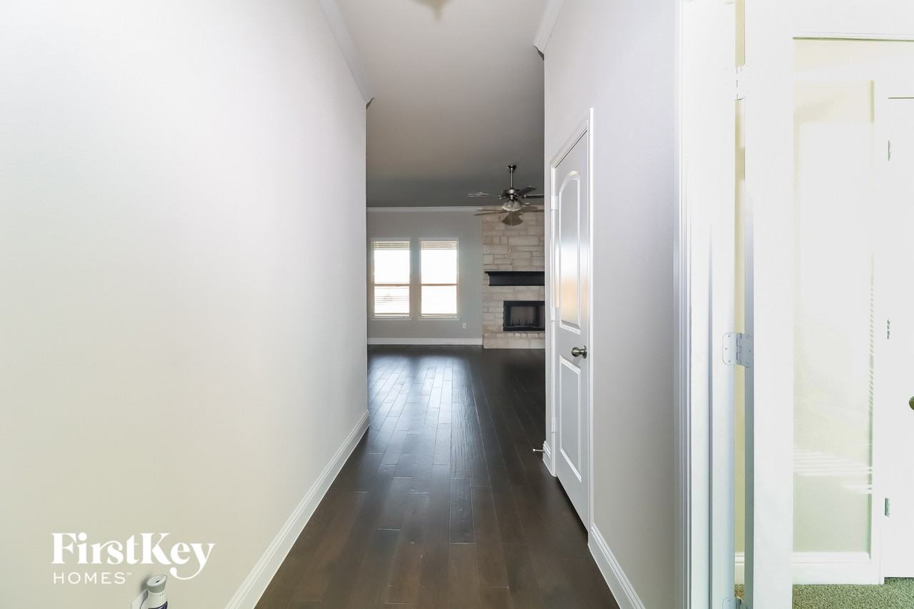 109 Independence Dr - Photo 2 of 15