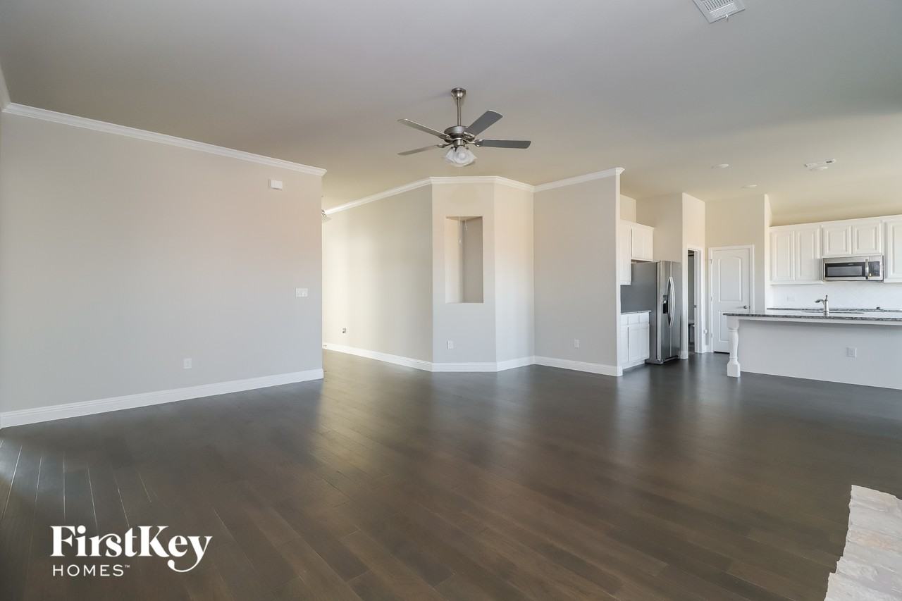 109 Independence Dr - Photo 5 of 15