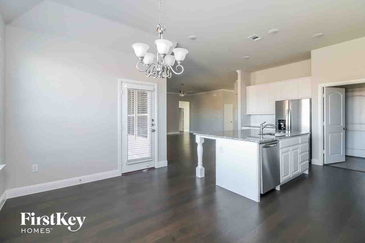 109 Independence Dr - Photo 6 of 15