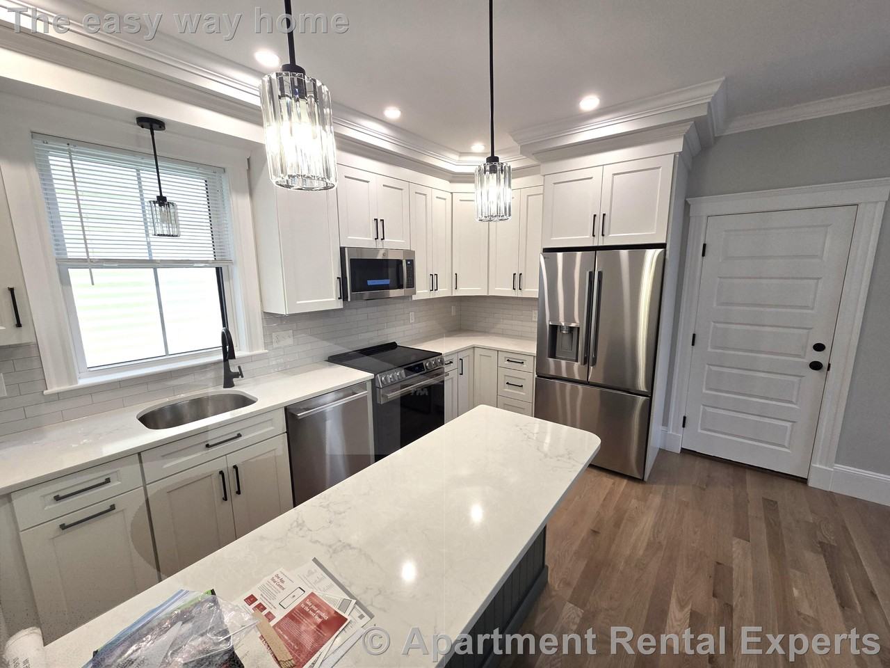 170 Webster Ave - Photo 2 of 7