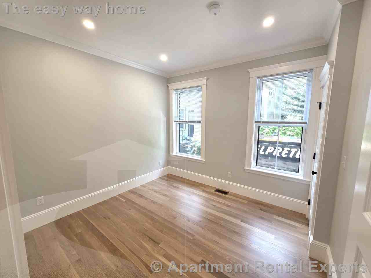 170 Webster Ave - Photo 5 of 7