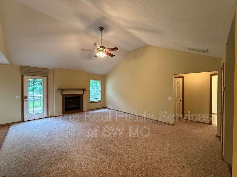1082 E Daisy Falls Dr - Photo 3 of 20