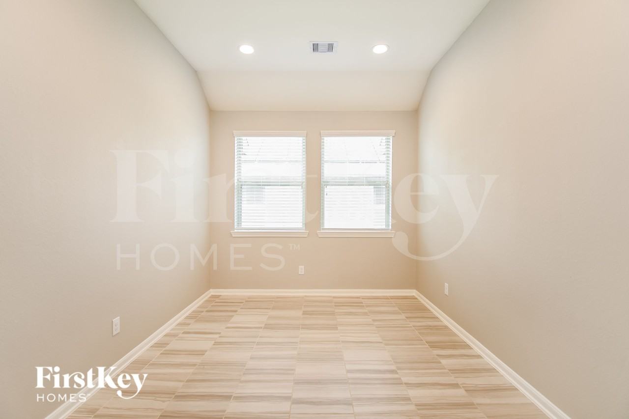 259 Rolling Creek Ln - Photo 4 of 15