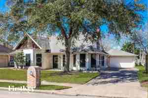 featured image of 6611 Gleneagles Dr