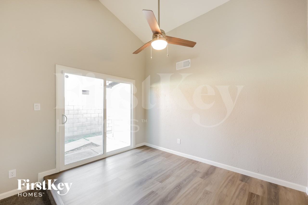 6338 W Purdue Ave - Photo 5 of 18