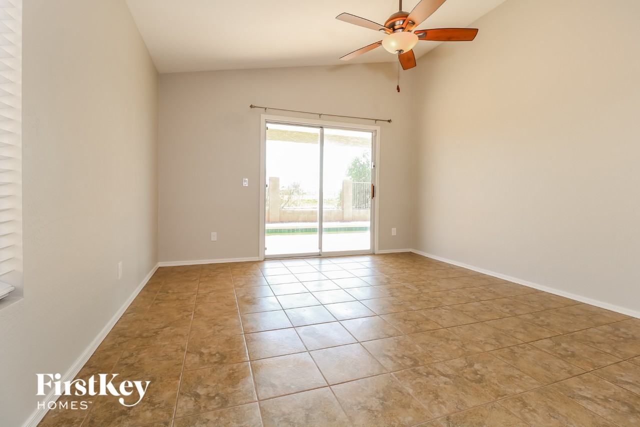 1071 S 224th Ln - Photo 5 of 15