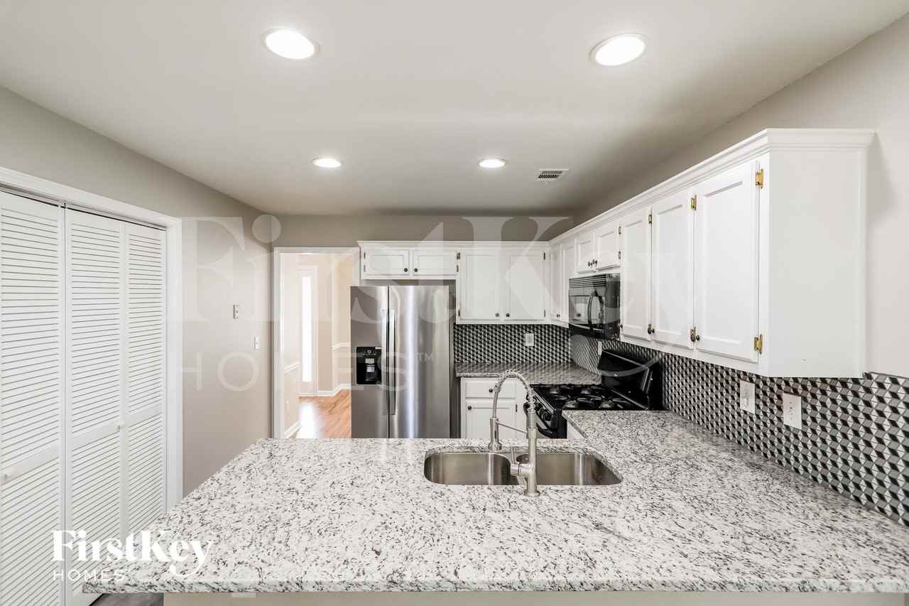 55 Foster Trace Dr - Photo 4 of 15
